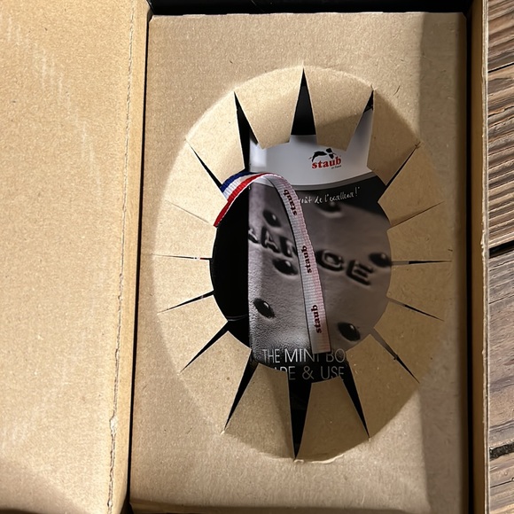 Williams Sonoma Staub Enameled Cast Iron Pig Dutch Oven 🇫🇷🐖 - Picture 14 of 17